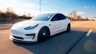Elon Musk admet s'être trompé sur la conduite autonome de Tesla après 9 ans de promesses et prévient d'une phase difficile