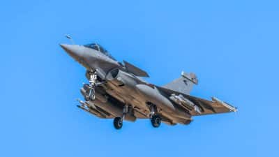 Rafale de Dassault s’impose en Europe: un 5e pays l’adopte