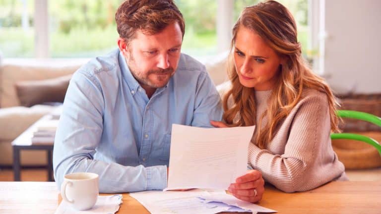 Compte bancaire à découvert : utiliser son Livret A en 2025 pour éviter les frais bancaires