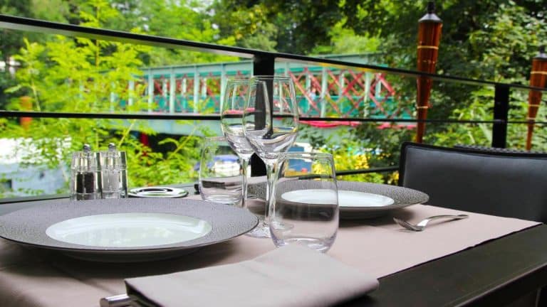 Restaurant avec terrasse vue sur la Seine : pourquoi La Passerelle est l'adresse 2026