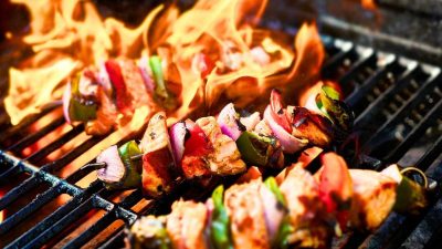 Fini la grille de barbecue noircie : Souad de Familles nombreuses dévoile son astuce pour enlever toute la graisse sans frotter