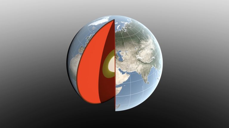 Illustration de la Terre coupée en deux montrant ses couches internes, croûte, manteau orange et noyau jaune, à côté des continents d'Afrique et d'Asie