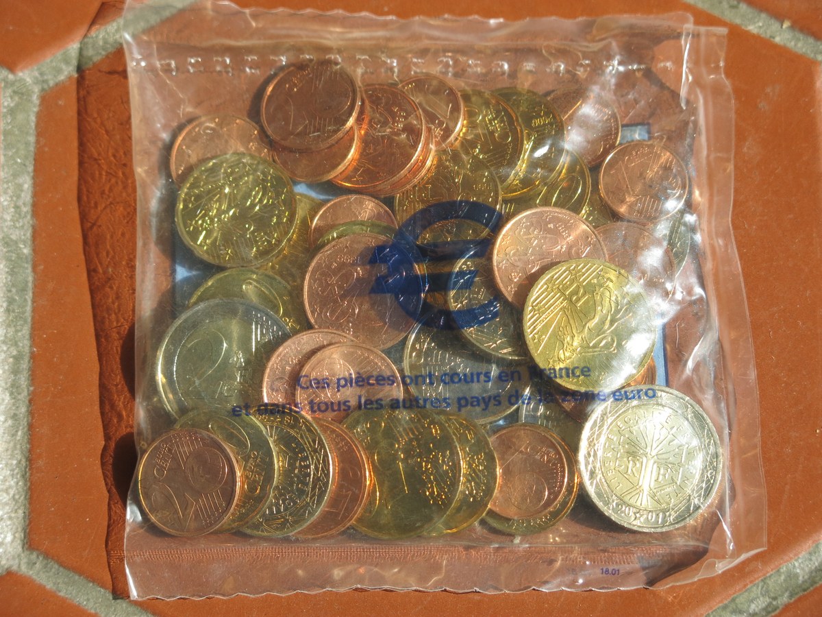 Pièces françaises en euros de 1 centime à 2 euros dans un sachet de début 2002